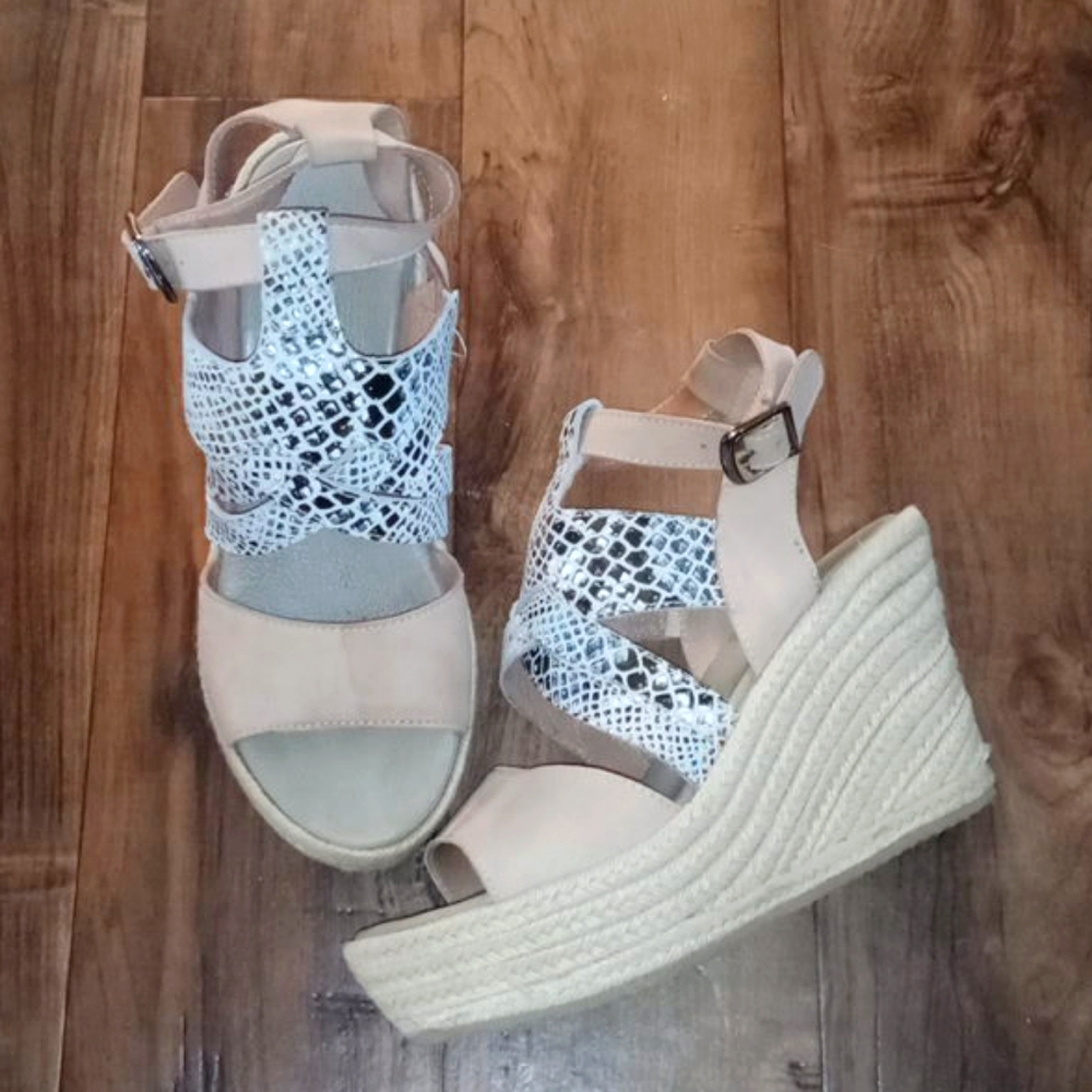 DIBA TRUE Wedges! LK NEW! Super Comfy!